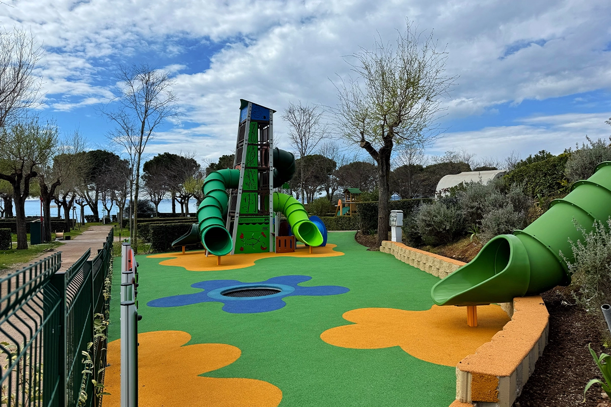Nuovo parco giochi al camping la rocca a Bardolino
