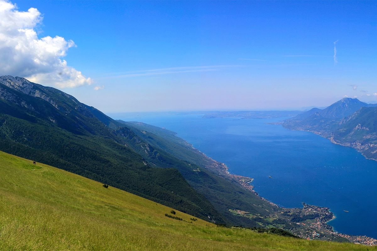 Monte Baldo dal alto con visto sul lago di Garda