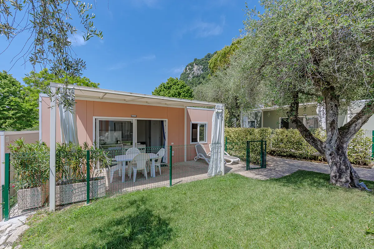 vista esterna maxicaravan smart camping la rocca