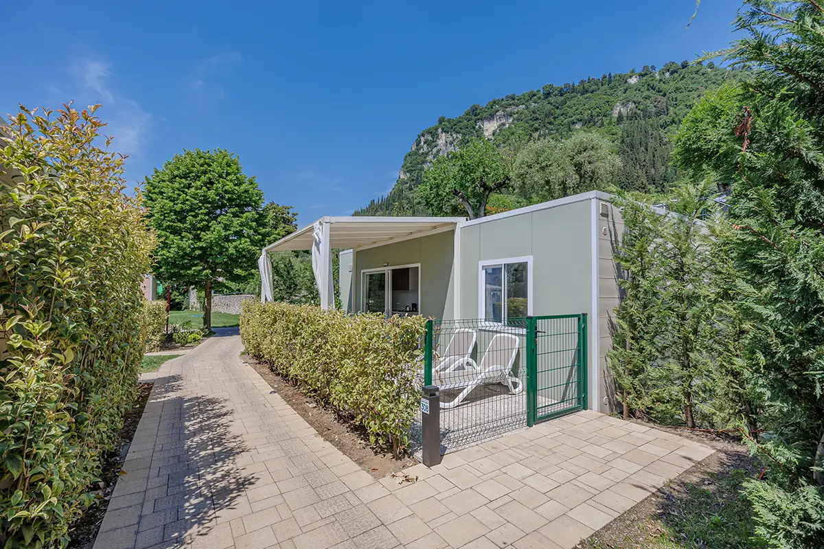 vista esterna maxicaravan smart family camping la rocca
