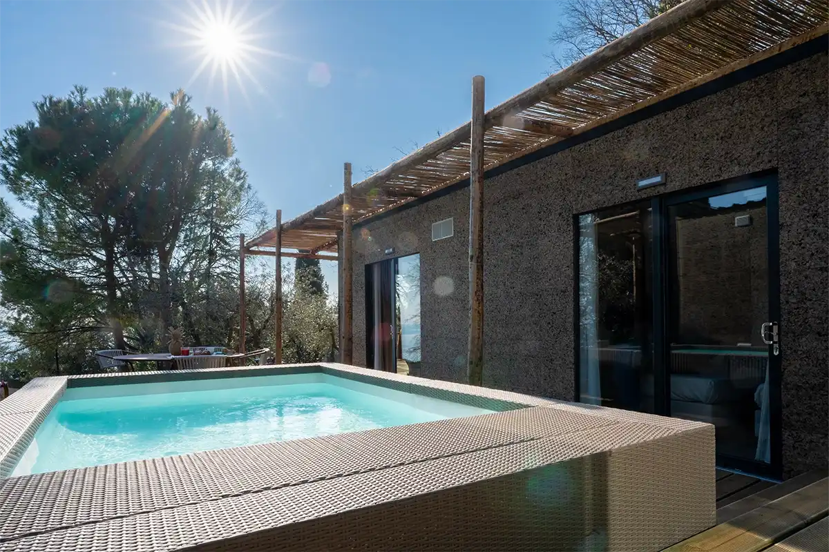 Maxicaravan Top Due con piscina privata e vista lago di Garda