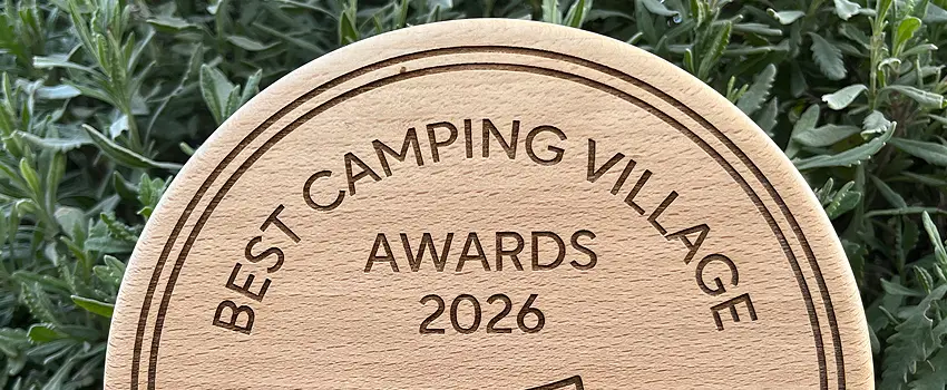 Targa del premio Best Camping Village awards 2026